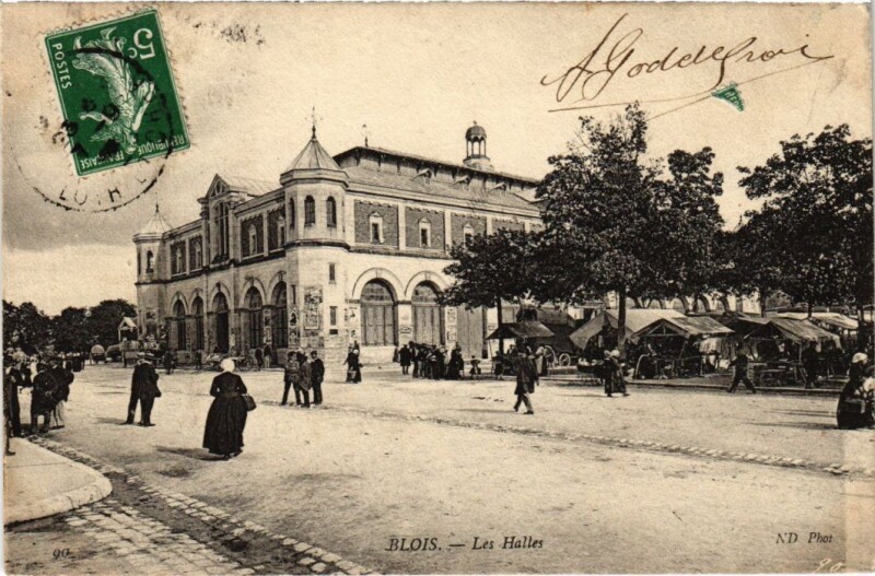 Carte postale ancienne Blois Les Halles France à Blois