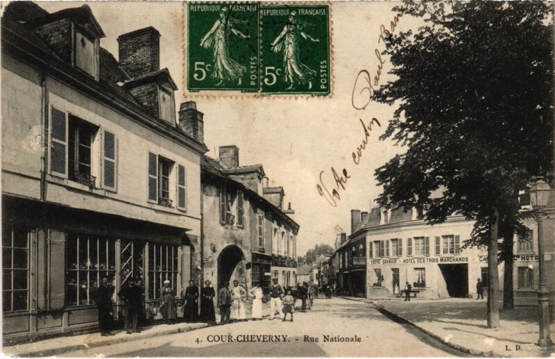 Carte postale ancienne Cheverny Rue Nationale France à Cheverny