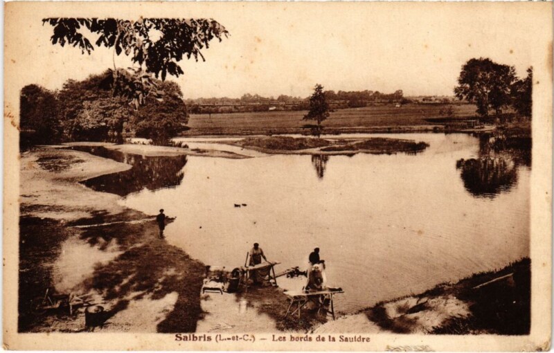Carte postale ancienne Salbris Les bords de la Sauldre France à Salbris