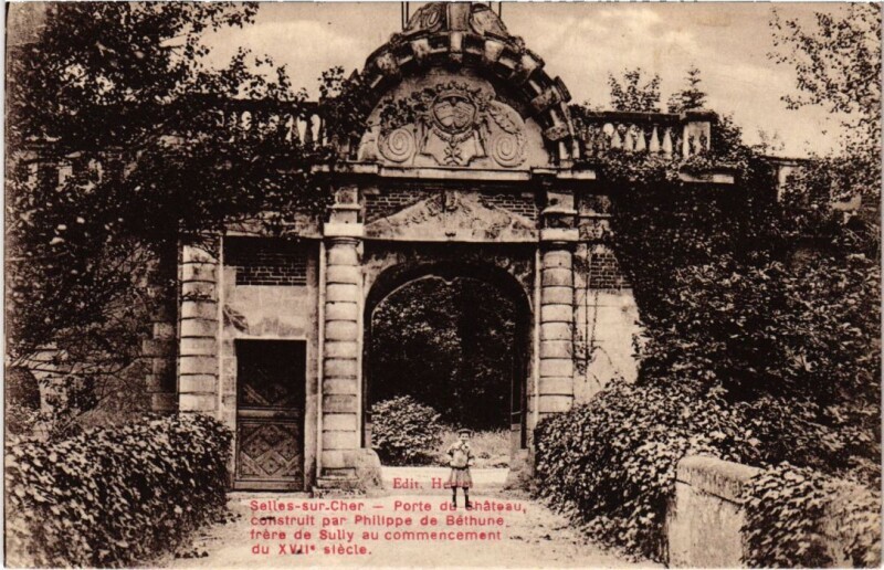 Carte postale ancienne Selles sur Cher Porte du Chateau France à Selles-sur-Cher