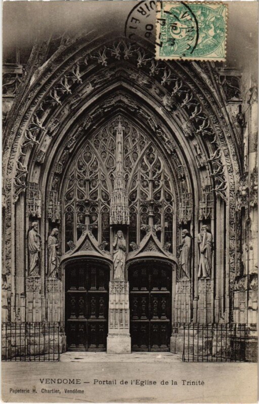 Carte postale ancienne Vendome Portail de l'Eglise de la Trinite France
