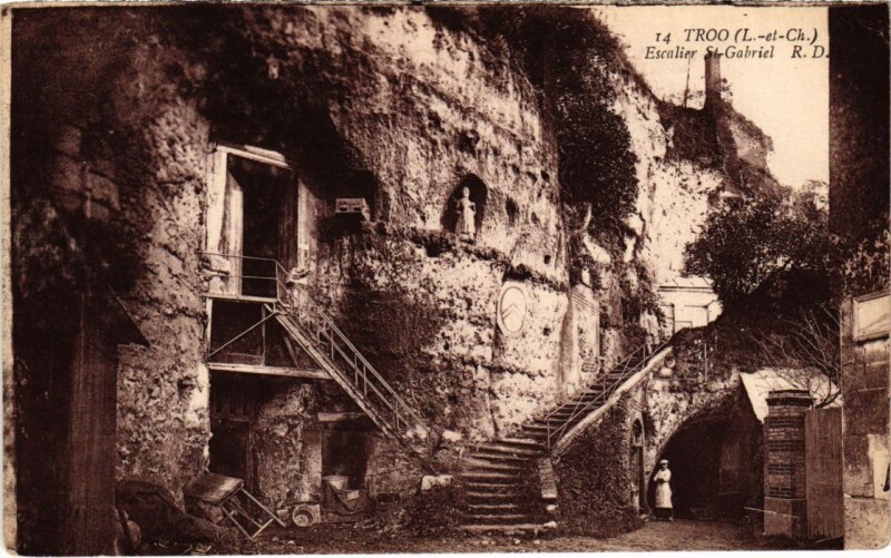 Carte postale ancienne Troo Escalier Saint-Gabriel France