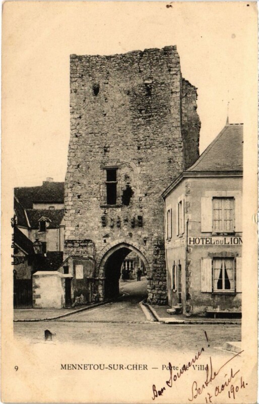 Carte postale ancienne Mennetou sur Cher Porte de Ville France à Mennetou-sur-Cher