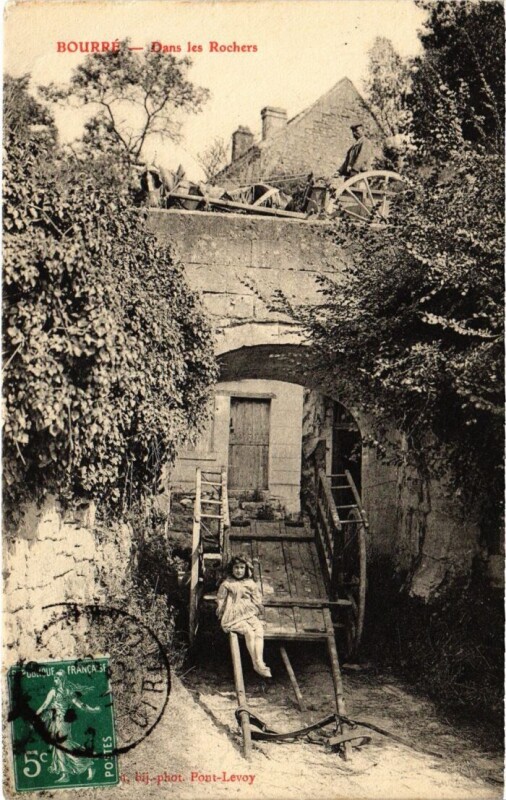 Carte postale ancienne Bourre Dans les Rochers France