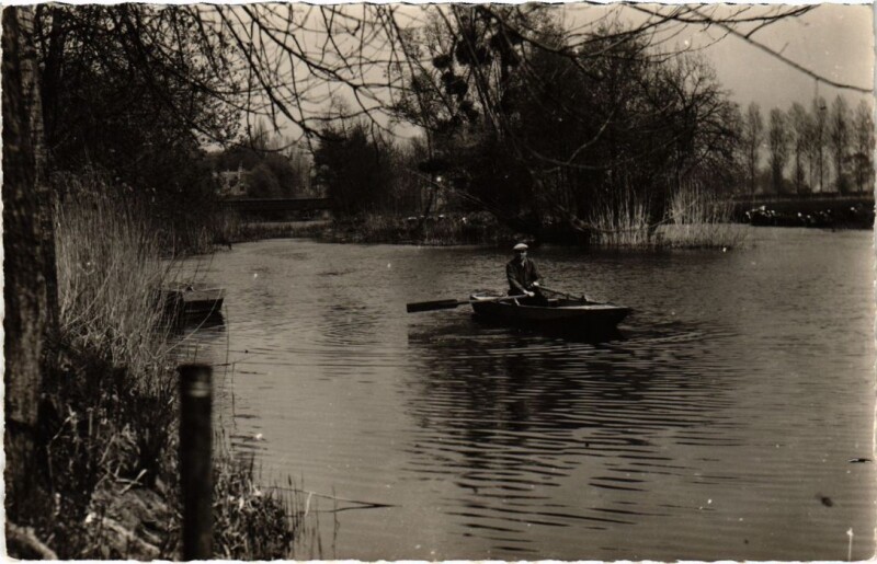 Carte postale ancienne Pezou Vue des bors du Loir France à Pezou
