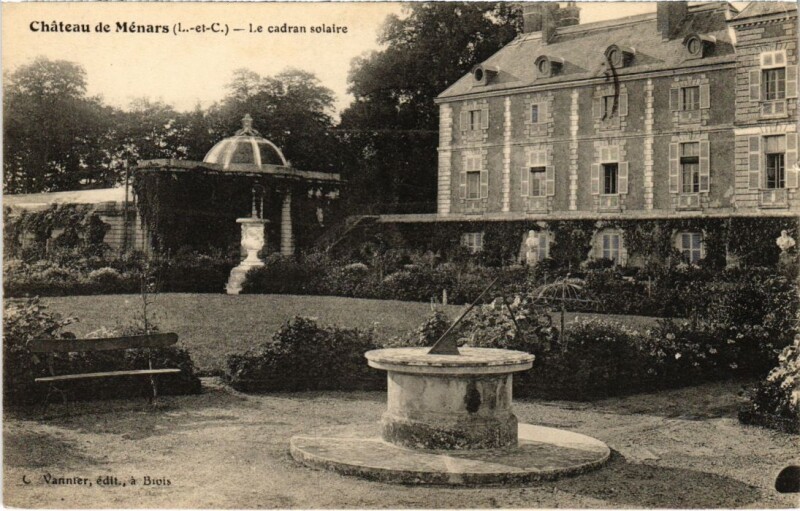 Carte postale ancienne Chateau de Menars Le cadran solaire France à Menars