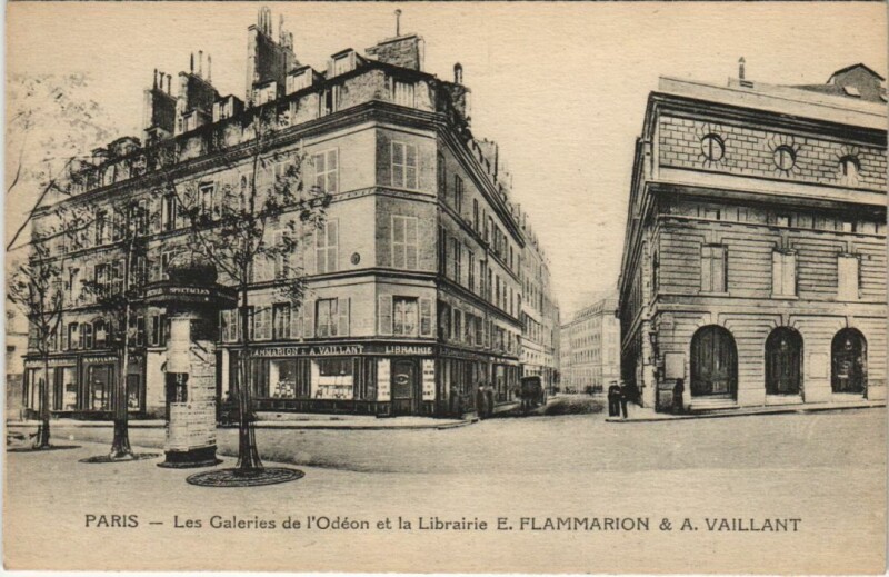 Carte postale ancienne Paris 6e Galeries de l'Odéon et Librairie