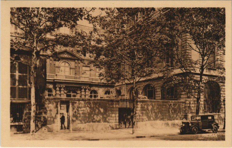 Carte postale ancienne Paris 4e Ecole Massillon