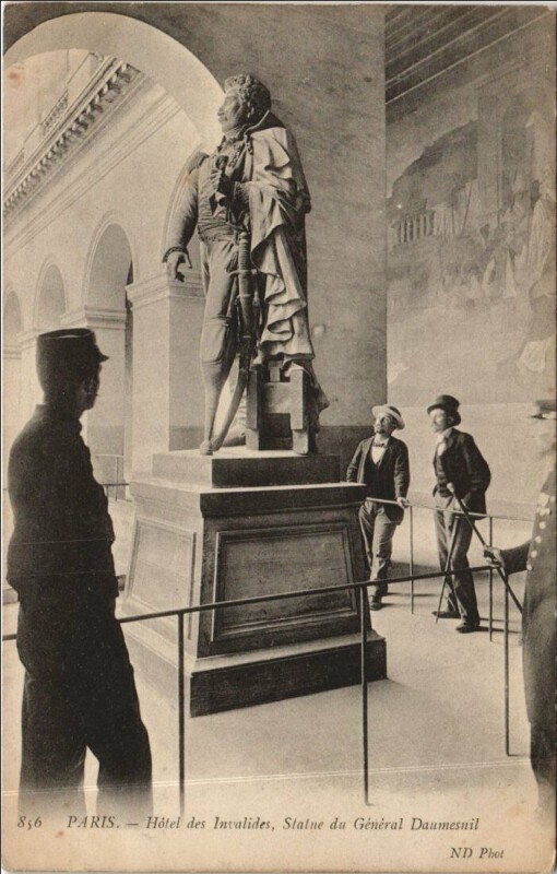 Carte postale ancienne Paris 7e Hotel des Invalides Statue du Daumesnil