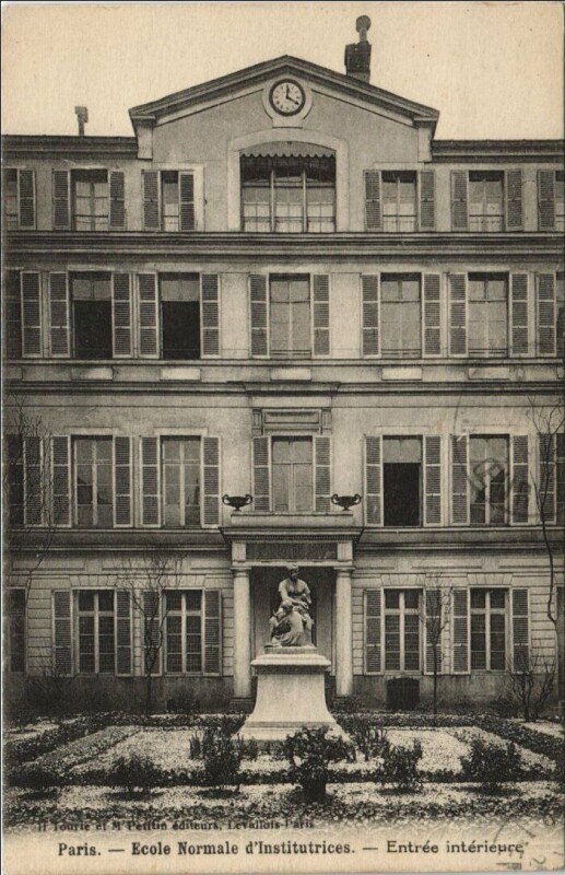 Carte postale ancienne Ecole Normale d'Institutrices - Entrée intérieure à Paris 17e