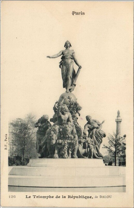 Carte postale ancienne Paris 12e Place de la Nation Statue de la République