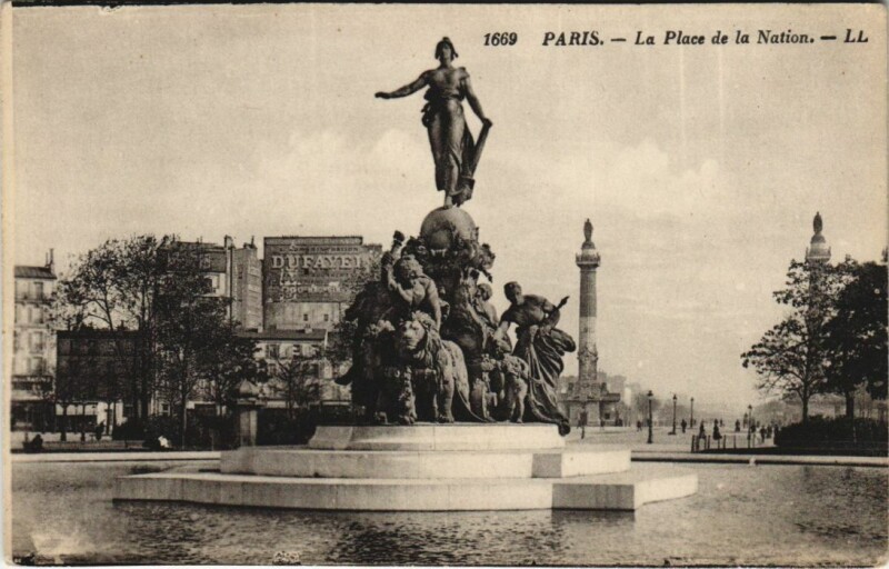 Carte postale ancienne Paris 12e Place de la Nation Statue de la République