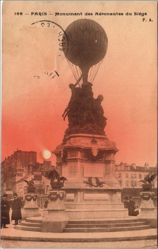Carte postale ancienne Monument des Aéronautes du Siège à Paris 17e