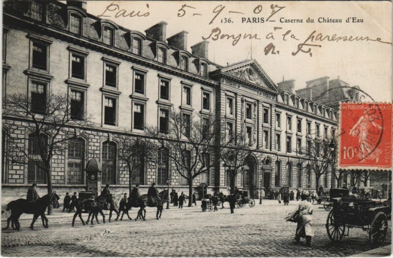 Carte postale ancienne Paris 11e caserne du Chateau d'Eau