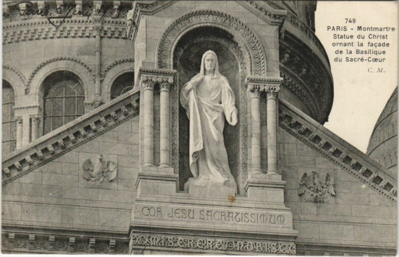Carte postale ancienne Montmartre - Statue du Christ ornant la façade de la Basilique du Sacré-Coeur à Paris 18e