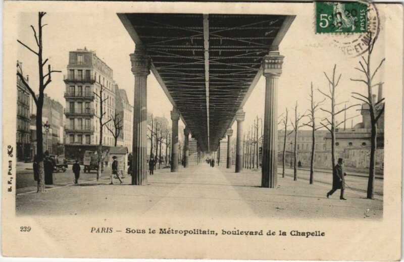 Carte postale ancienne Sous le Métropolitain - Boulevard de la Chapelle à Paris 18e