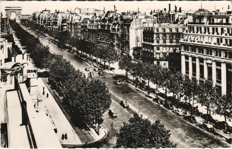 Carte postale ancienne Paris 8e Champs-Elysées