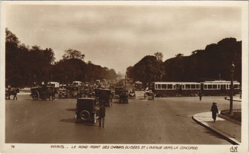 Carte postale ancienne Paris 8e Champs-Elysées