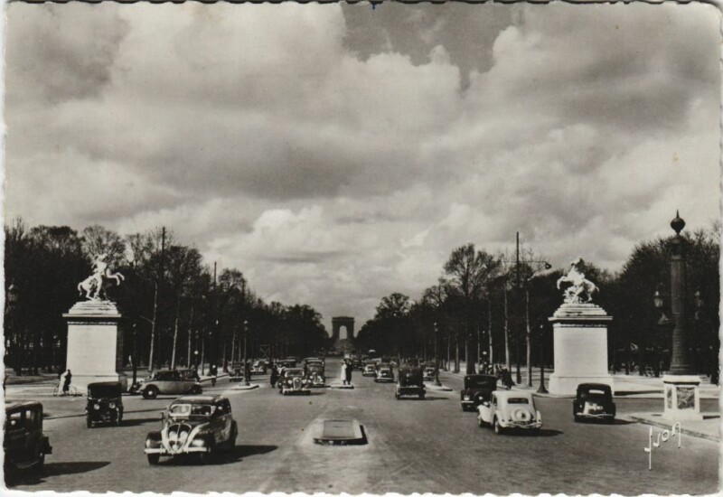 Carte postale ancienne Paris 8e Champs-Elysées