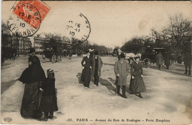 Carte postale ancienne Avenue du Bois de Boulogne - Porte Dauphine à Paris 16e