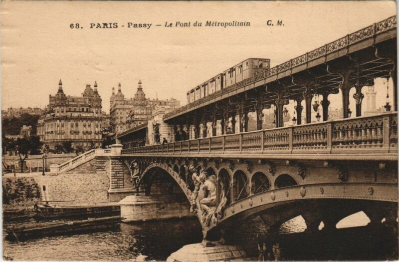 Carte postale ancienne Passy - Le Pont du Métropolitain à Paris 15e