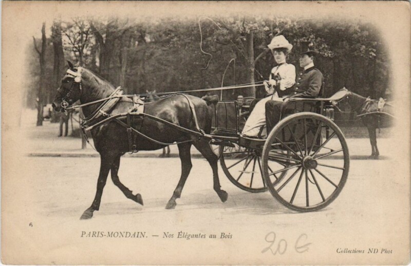 Carte postale ancienne Paris-Mondain - Nos Elégantes au Bois à Paris 16e