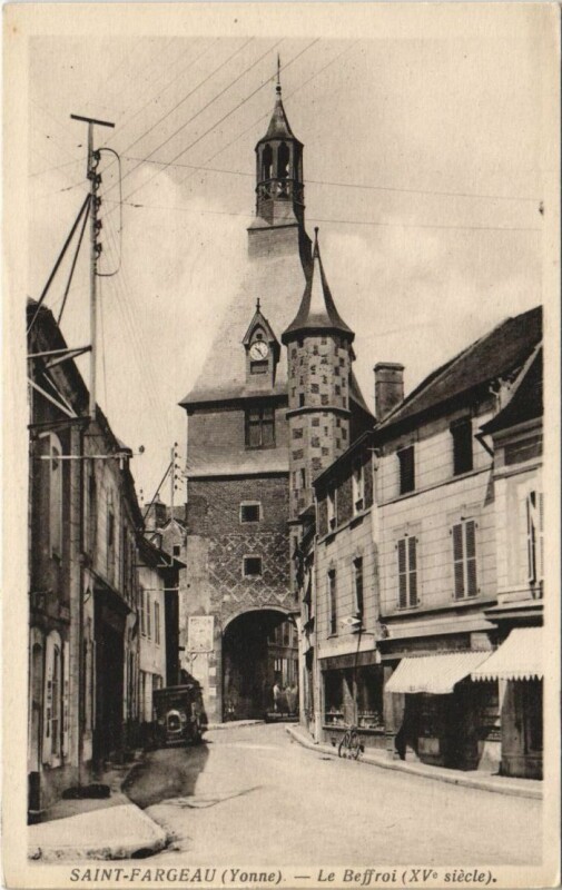 Carte postale ancienne Saint-Fargeau Le Beffroi à Saint-Fargeau