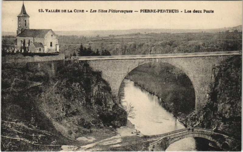 Carte postale ancienne Pierre-Perthuis Les Deux Ponts à Pierre-Perthuis