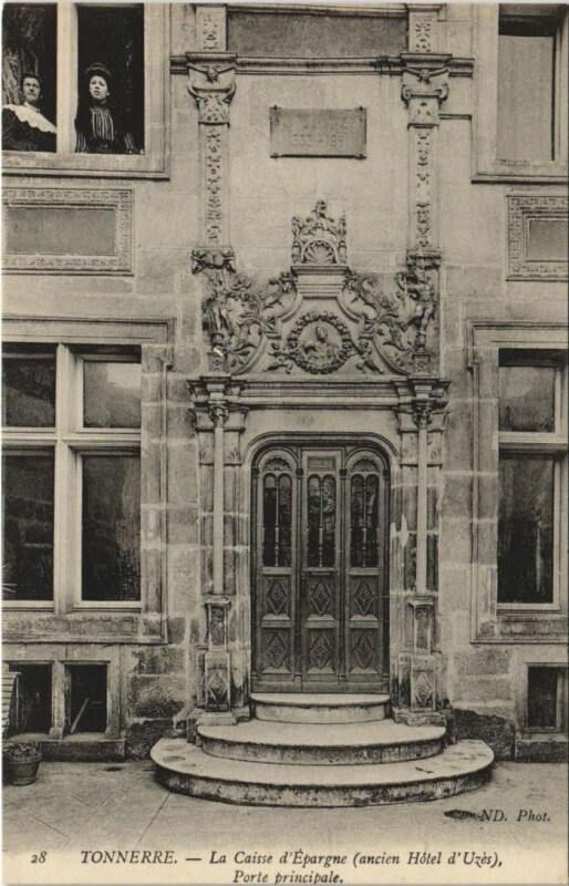 Carte postale ancienne Tonnerre La Caisse d'Epargne - Porte Principale à Tonnerre