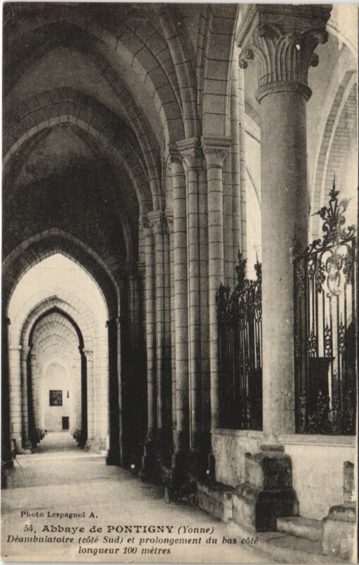 Carte postale ancienne Pontigny Abbaye - Deambulatoire et Prolongement du Bas Cote à Pontigny