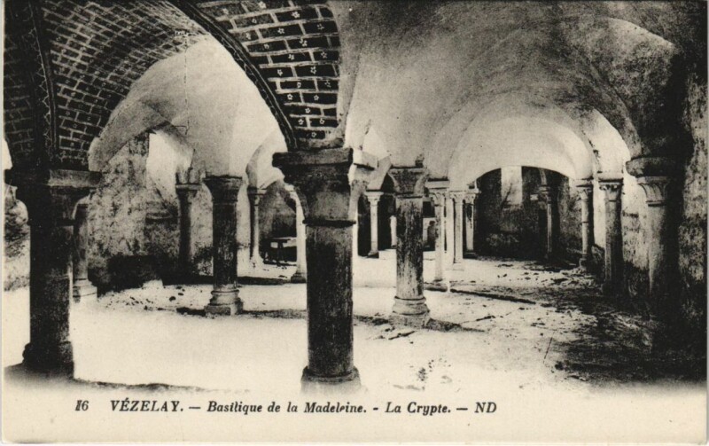 Carte postale ancienne Vezelay Basilique de la Madeleine - La Crypte