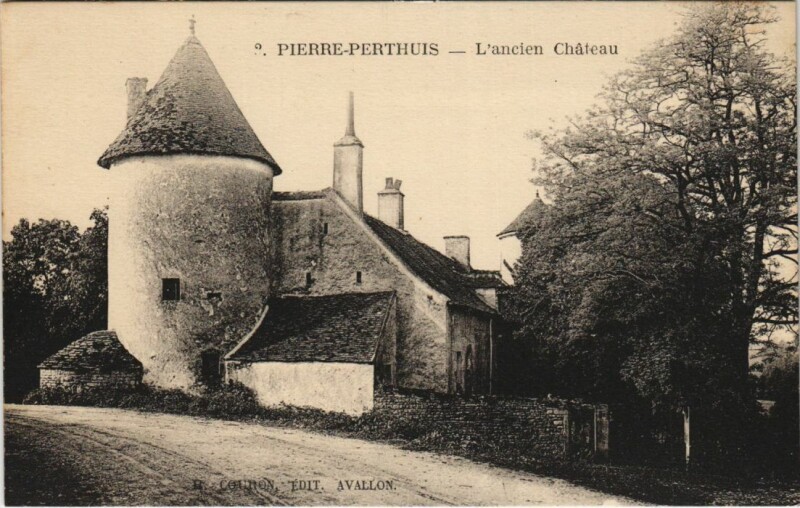 Carte postale ancienne Pierre-Perthuis L'Ancien Chateau à Pierre-Perthuis