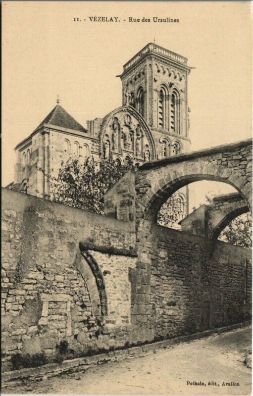 Carte postale ancienne Vezelay Rue des Ursulines