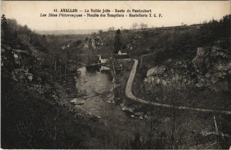 Carte postale ancienne Avallon Moulin des Templiers - Hostellerie T. C. F. à Avallon