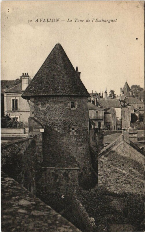 Carte postale ancienne Avallon La Tour de l'Escharguet à Avallon