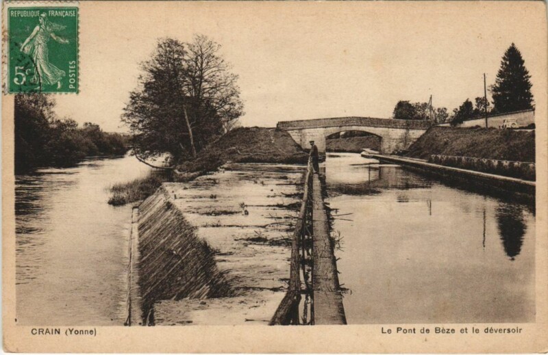 Carte postale ancienne Crain Le Pont de Beze et le Deversoir à Crain