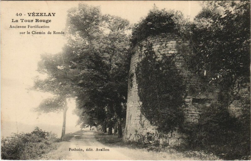 Carte postale ancienne Vezelay La Tour Rouge - Ancienne Fortification