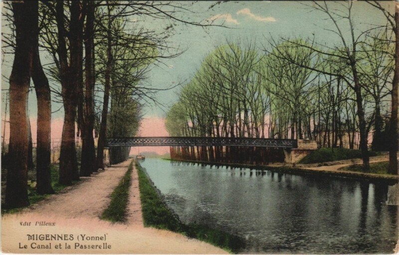 Carte postale ancienne Migennes Le Canal et la Passerelle à Migennes