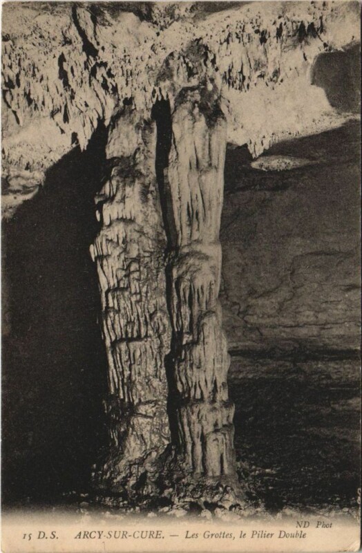Carte postale ancienne Arcy-sur-Cure Les Grottes - Le Pilier Double à Arcy-sur-Cure