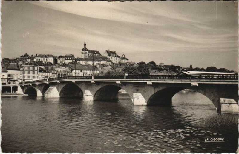 Carte postale ancienne Joigny L'Yonne et Pont de Joigny à Joigny
