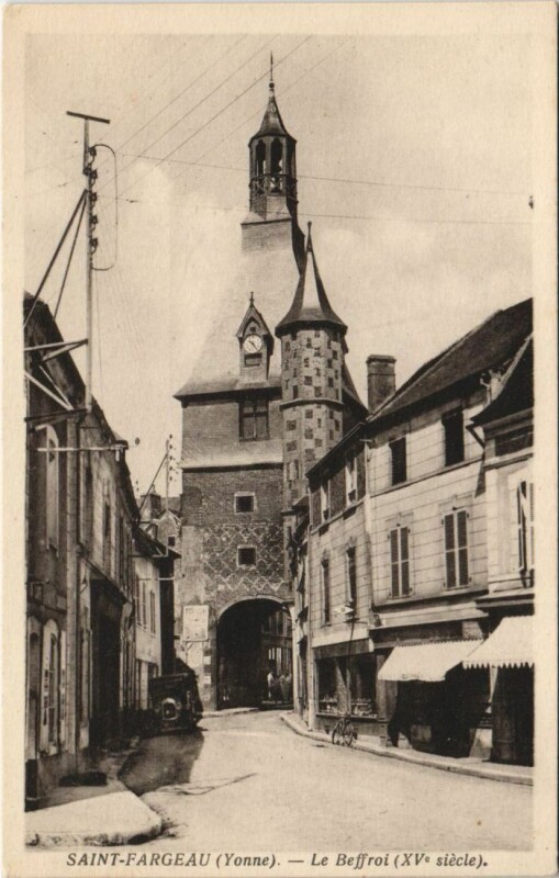 Carte postale ancienne Saint-Fargeau Le Beffroi à Saint-Fargeau