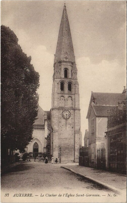 Carte postale ancienne Auxerre Le Clocher de l'Eglise Saint-Germain à Auxerre