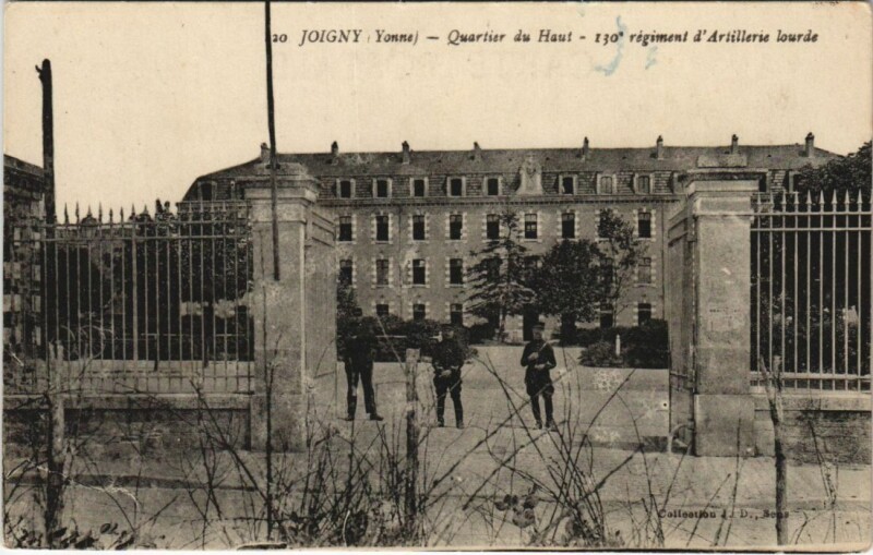 Carte postale ancienne Joigny Quartier du Haut - 130. Regiment d'Artillerie Lourde à Joigny