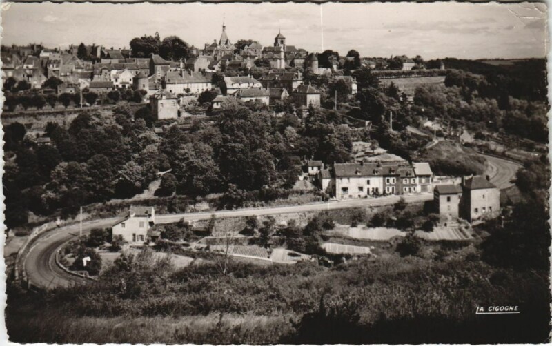 Carte postale ancienne Avallon Vue prise de la Morlande à Avallon