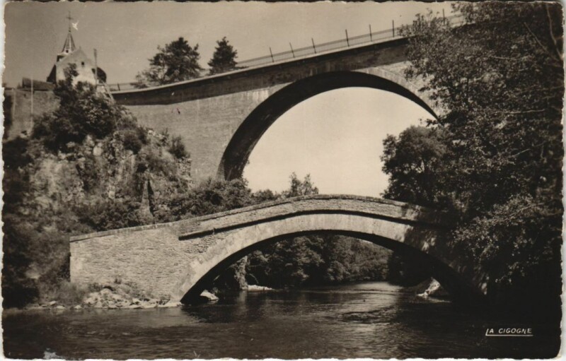 Carte postale ancienne Pierre-Perthuis Les Deux Ponts à Pierre-Perthuis