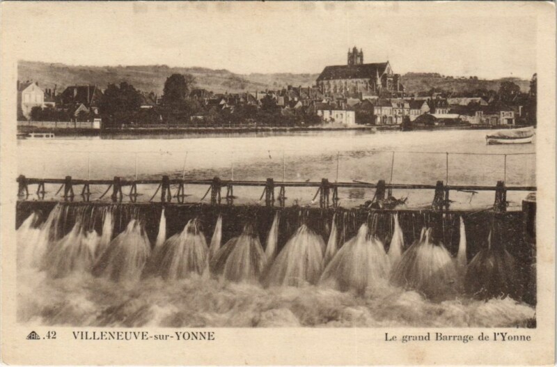 Carte postale ancienne Villeneuve-sur-Yonne Le Grand Barrage de l'Yonne à Villeneuve-sur-Yonne