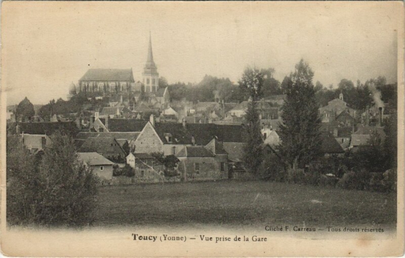 Carte postale ancienne Toucy Vue prise de la Gare à Toucy