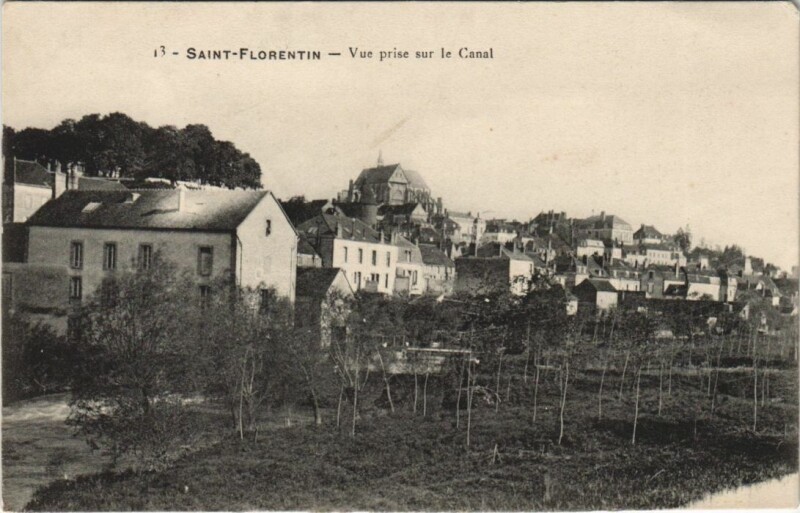 Carte postale ancienne Saint-Florentin Vue prise sur le Canal à Saint-Florentin