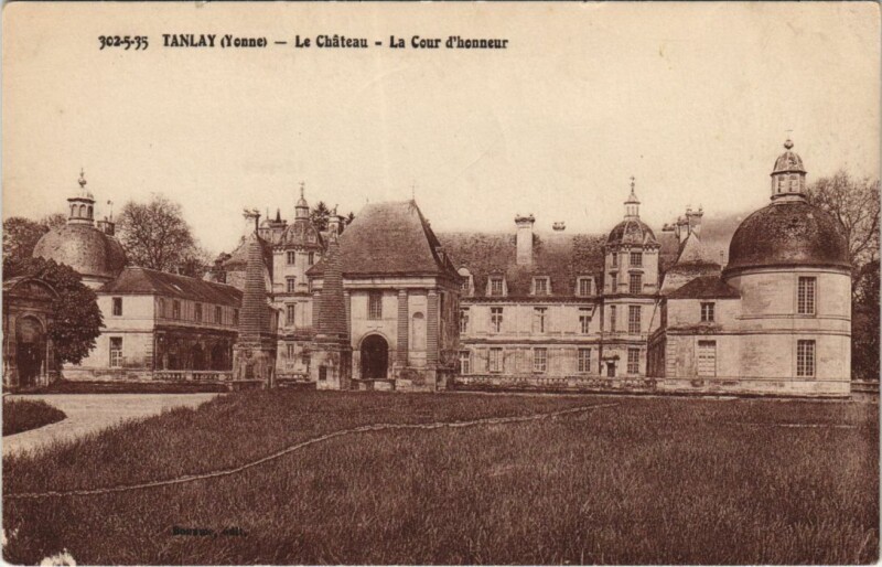 Carte postale ancienne Tanlay Le Chateau - La Cour d'Honneur à Tanlay