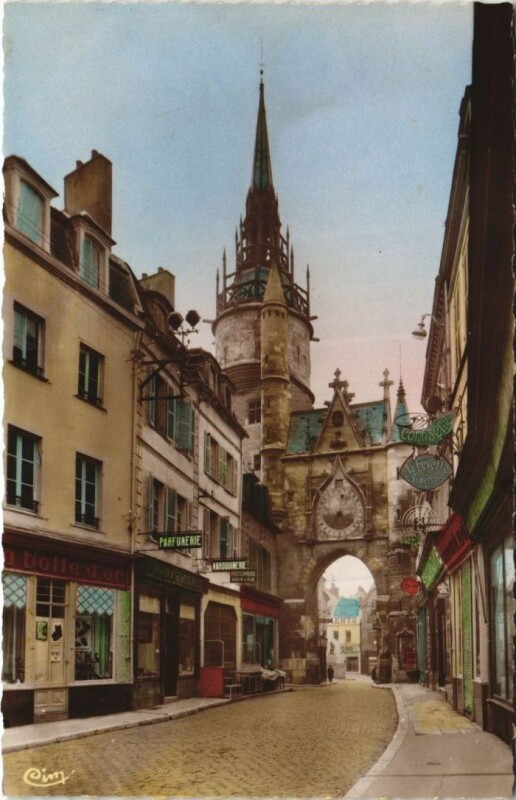 Carte postale ancienne Auxerre Rue de l'Horloge à Auxerre